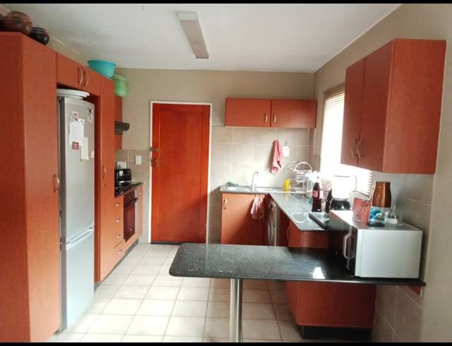 2 BEDROOM PROPERTY TO RENT IN GROENEWEIDE